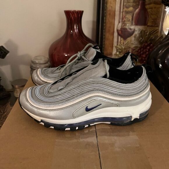 Nike air max size 7y or 8.5 women - Picture 3 of 4